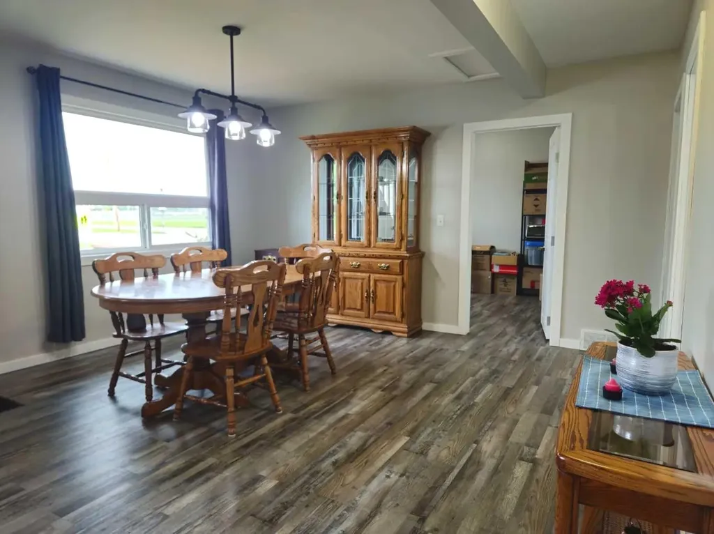 2133 21 Avenue Bowden AB T0M 0K0