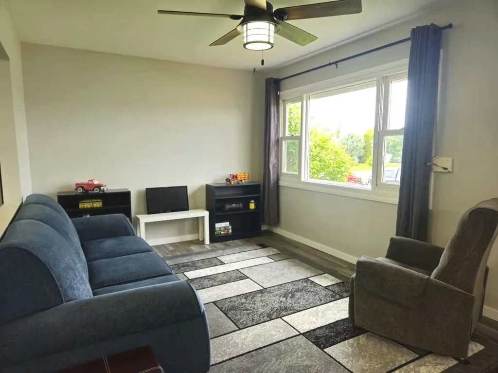 2133 21 Avenue Bowden AB T0M 0K0