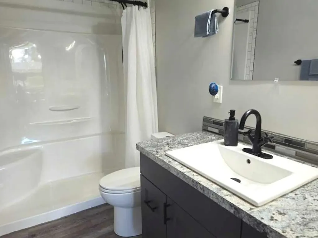2133 21 Avenue Bowden AB T0M 0K0