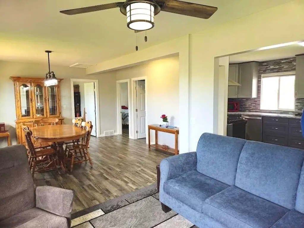 2133 21 Avenue Bowden AB T0M 0K0