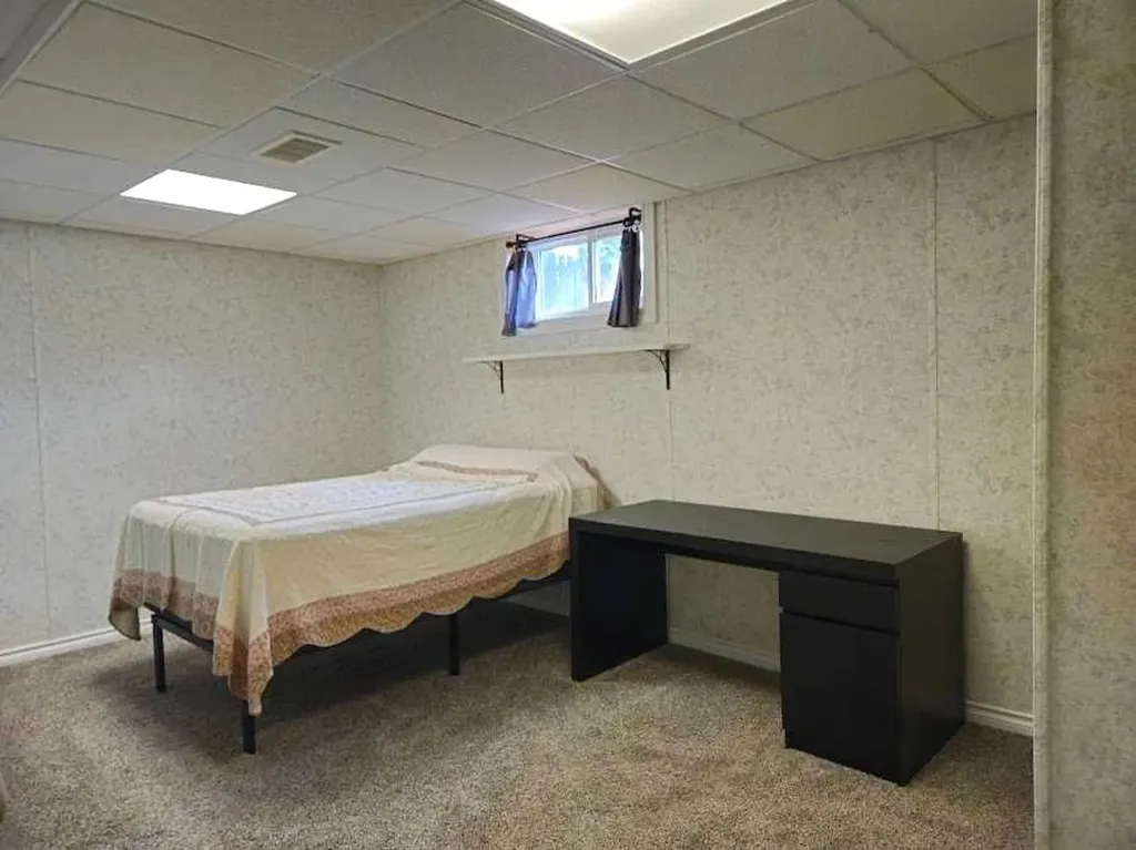 2133 21 Avenue Bowden AB T0M 0K0