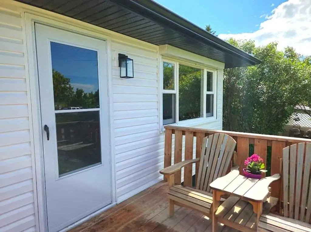 2133 21 Avenue Bowden AB T0M 0K0