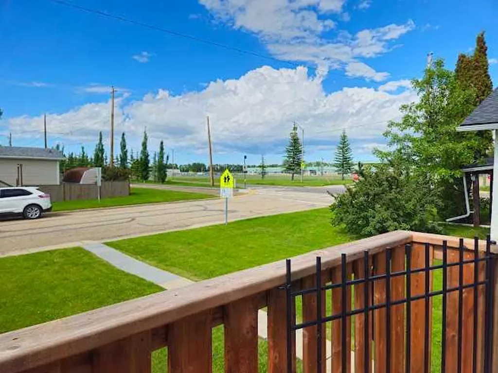 2133 21 Avenue Bowden AB T0M 0K0