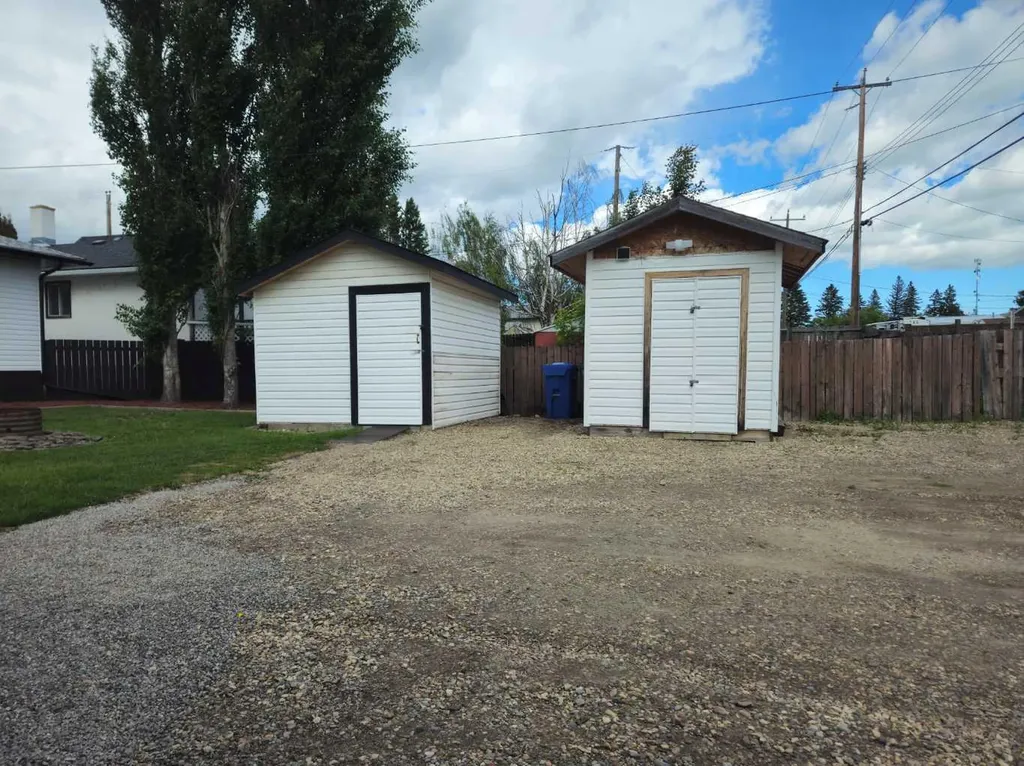 2133 21 Avenue Bowden AB T0M 0K0