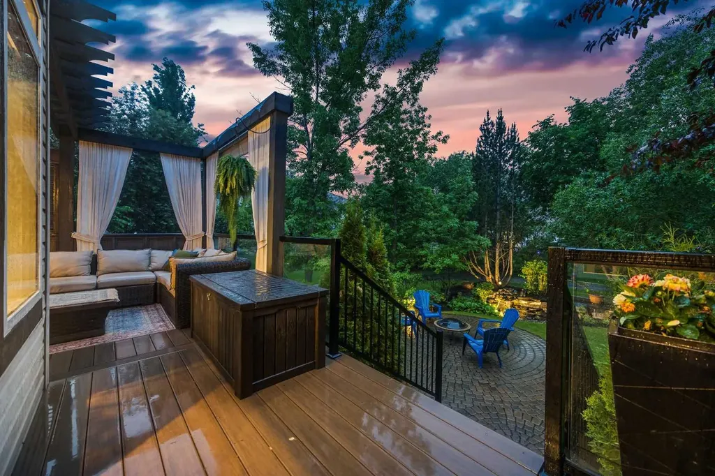 15 Douglas Glen Heights SE Calgary AB T2Z 3T4