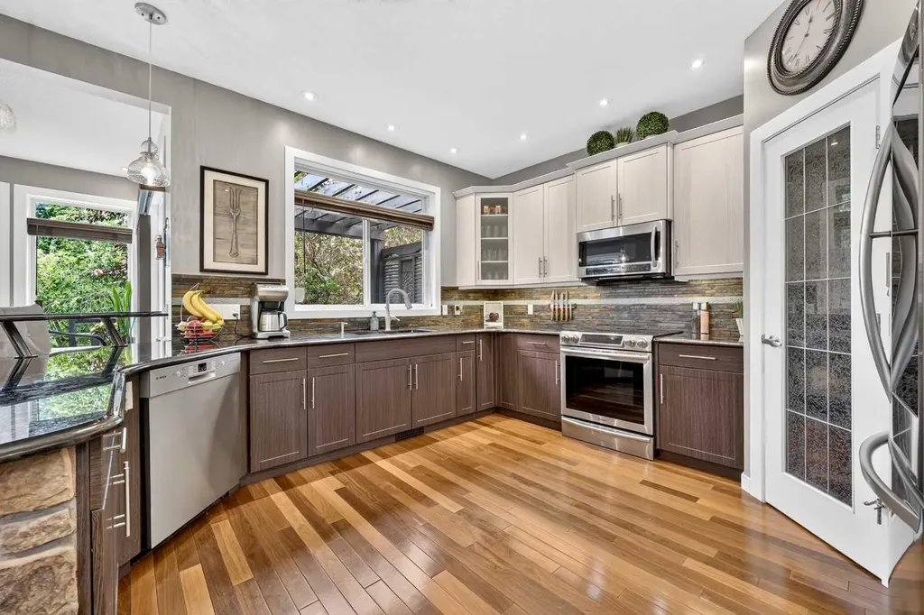 15 Douglas Glen Heights SE Calgary AB T2Z 3T4