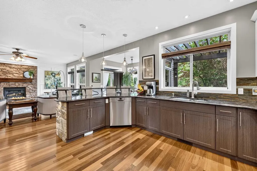 15 Douglas Glen Heights SE Calgary AB T2Z 3T4