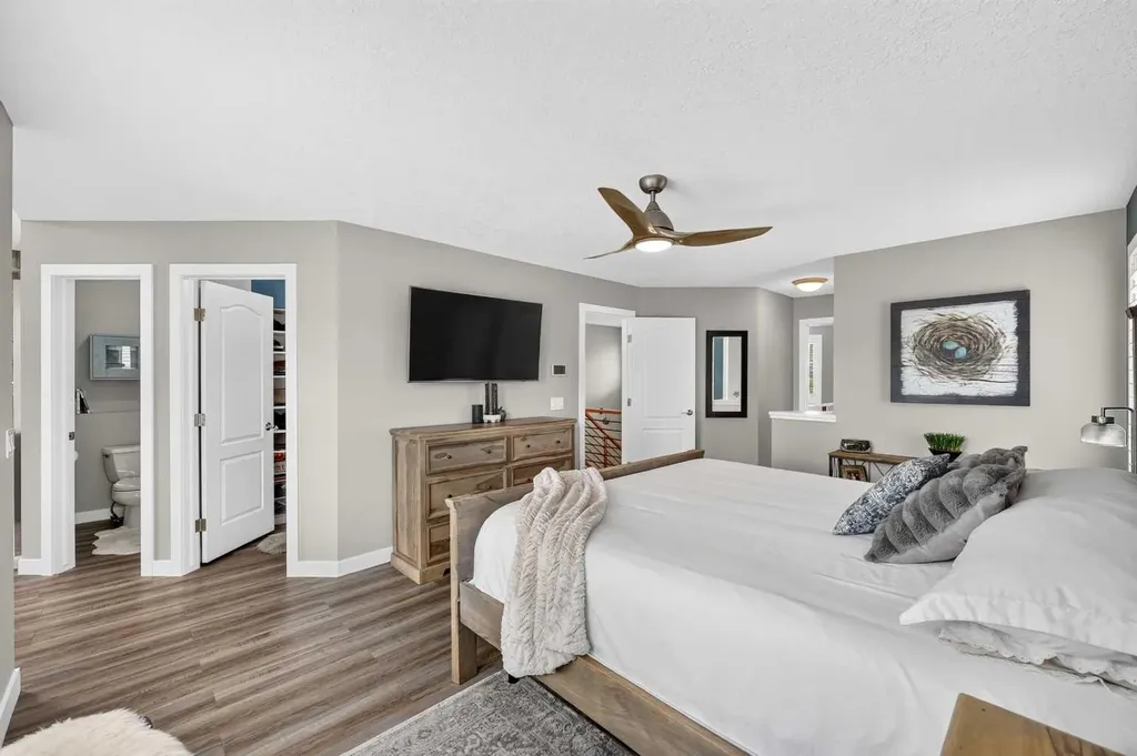 15 Douglas Glen Heights SE Calgary AB T2Z 3T4