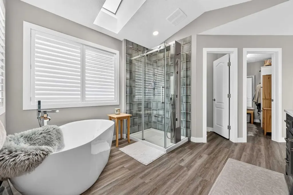 15 Douglas Glen Heights SE Calgary AB T2Z 3T4
