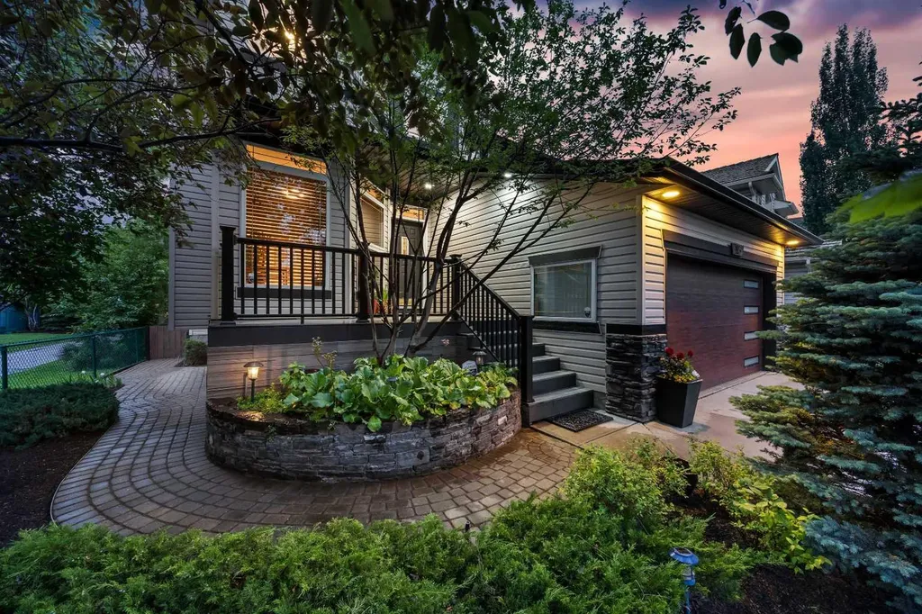 15 Douglas Glen Heights SE Calgary AB T2Z 3T4