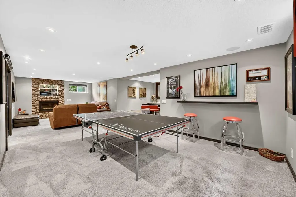 15 Douglas Glen Heights SE Calgary AB T2Z 3T4