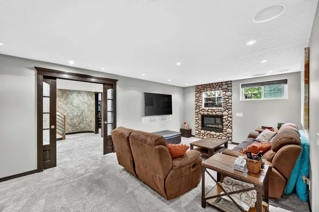 15 Douglas Glen Heights SE Calgary AB T2Z 3T4