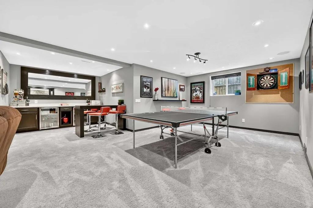 15 Douglas Glen Heights SE Calgary AB T2Z 3T4