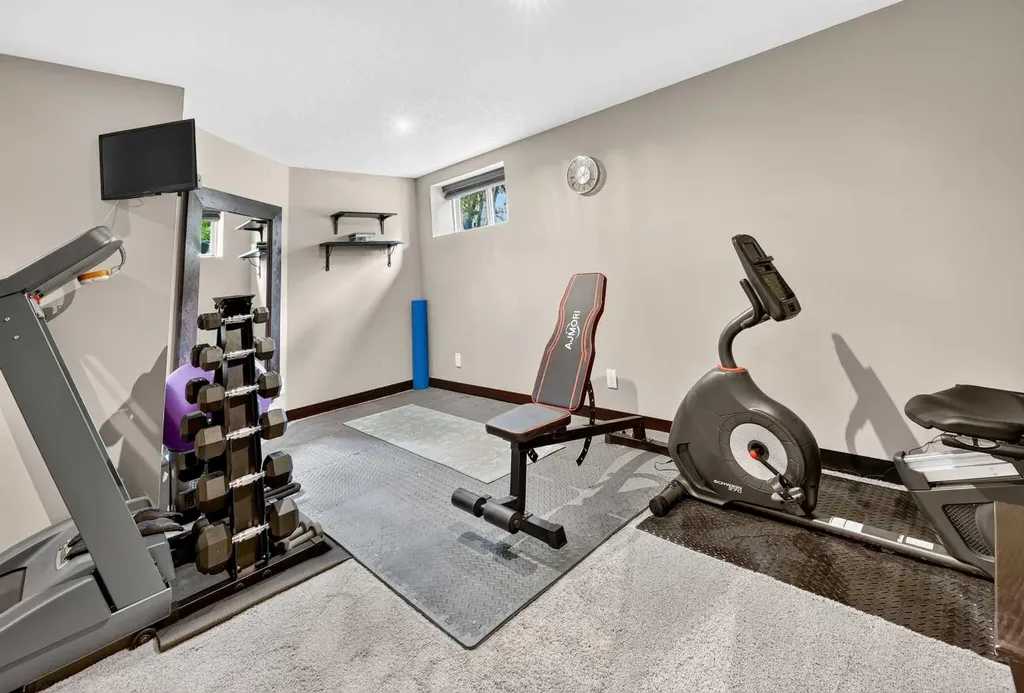 15 Douglas Glen Heights SE Calgary AB T2Z 3T4