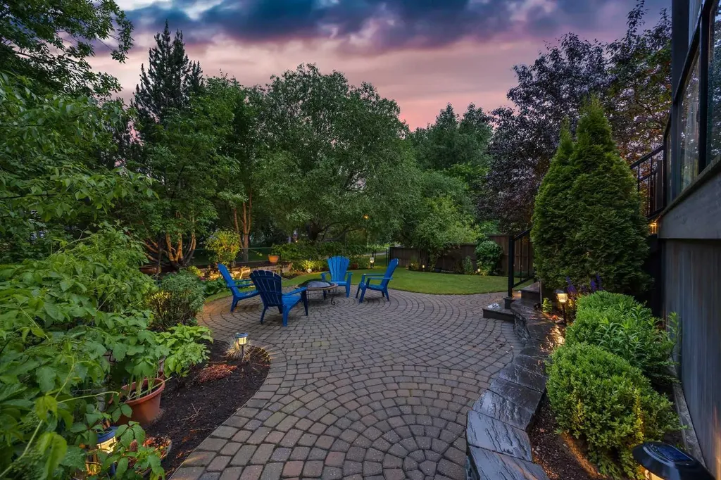15 Douglas Glen Heights SE Calgary AB T2Z 3T4