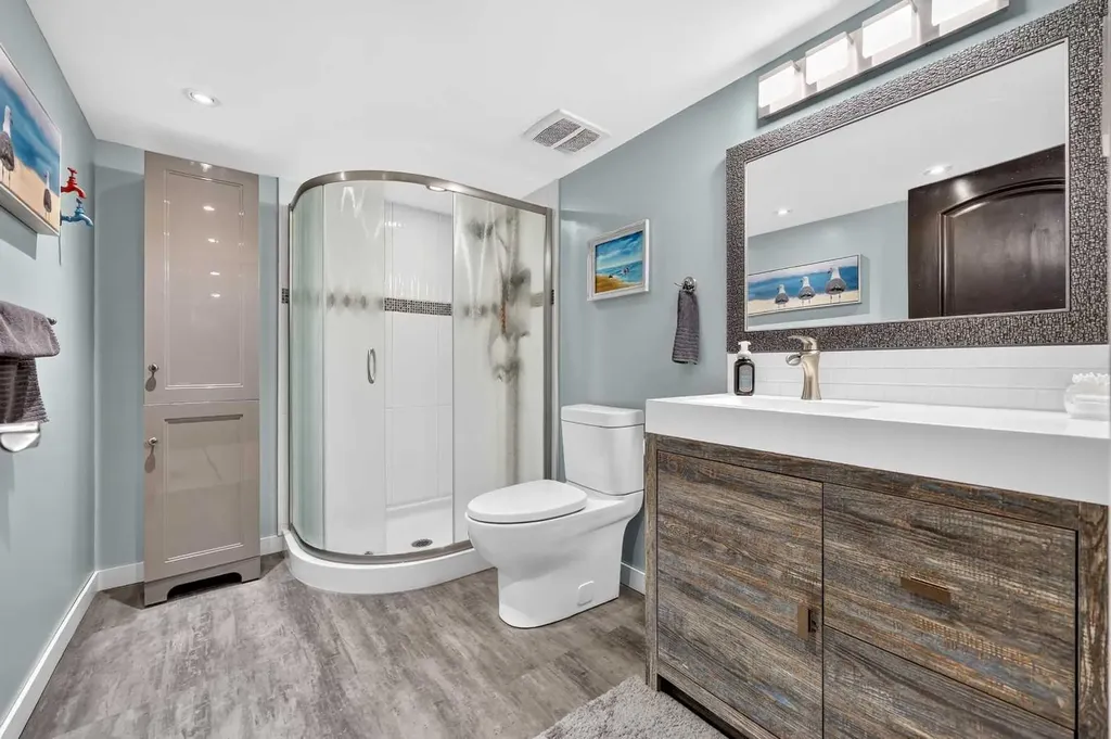 15 Douglas Glen Heights SE Calgary AB T2Z 3T4