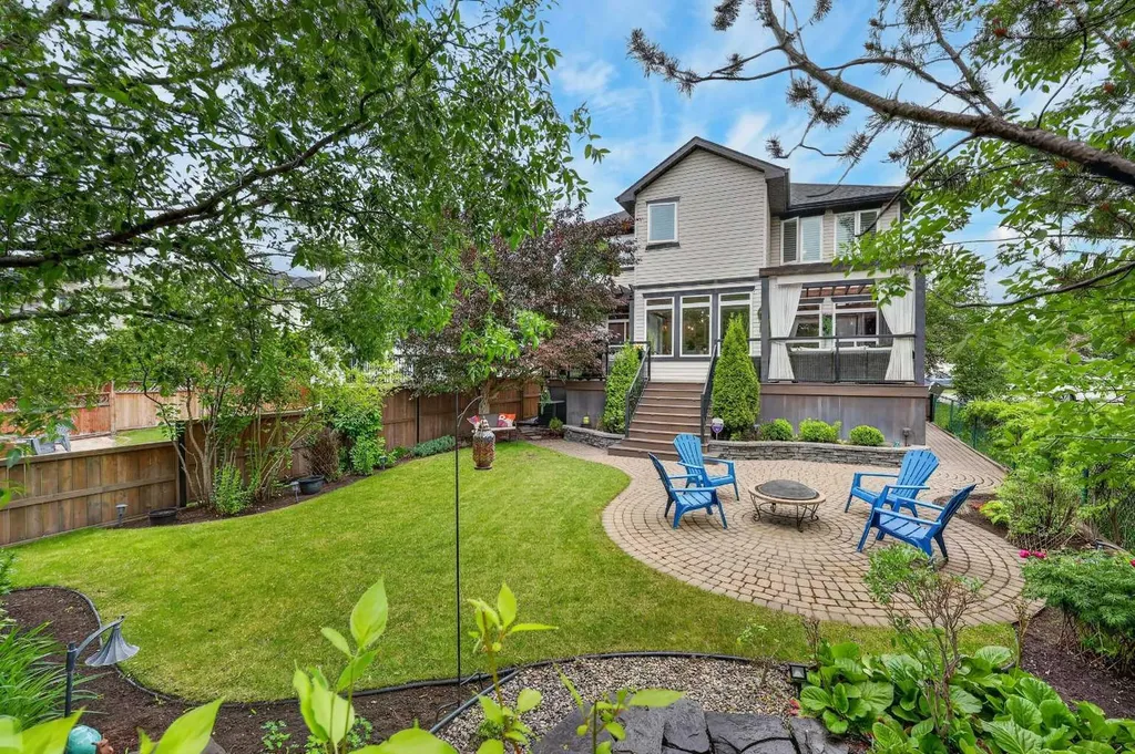 15 Douglas Glen Heights SE Calgary AB T2Z 3T4