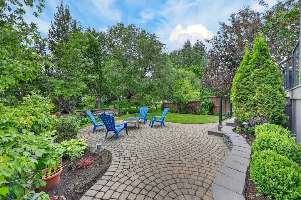 15 Douglas Glen Heights SE Calgary AB T2Z 3T4