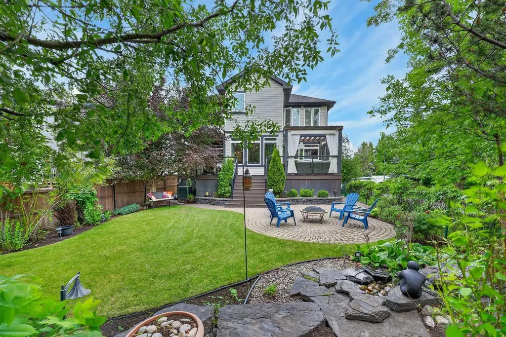 15 Douglas Glen Heights SE Calgary AB T2Z 3T4