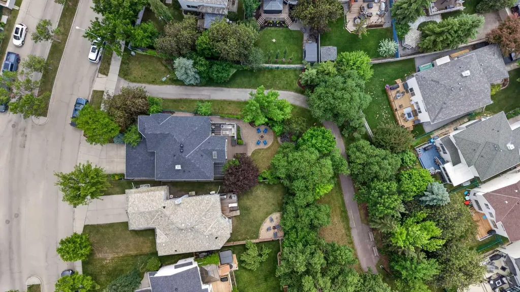 15 Douglas Glen Heights SE Calgary AB T2Z 3T4