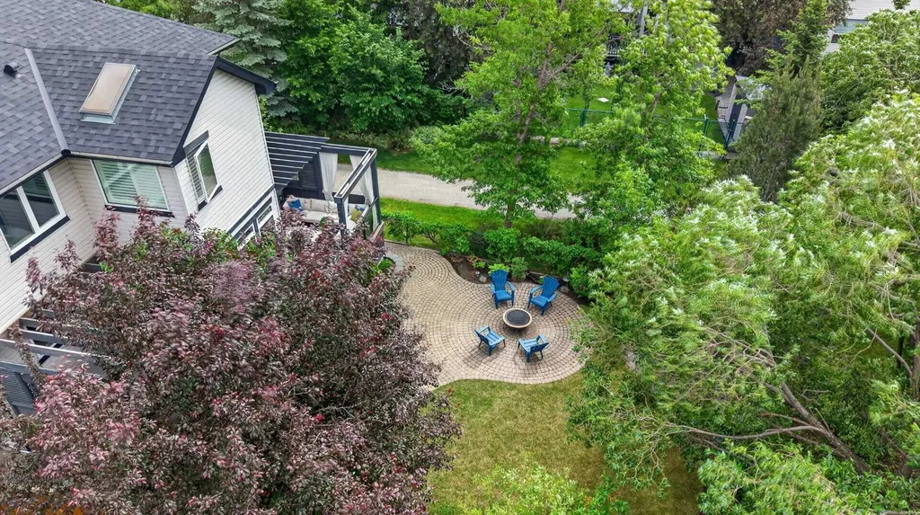 15 Douglas Glen Heights SE Calgary AB T2Z 3T4