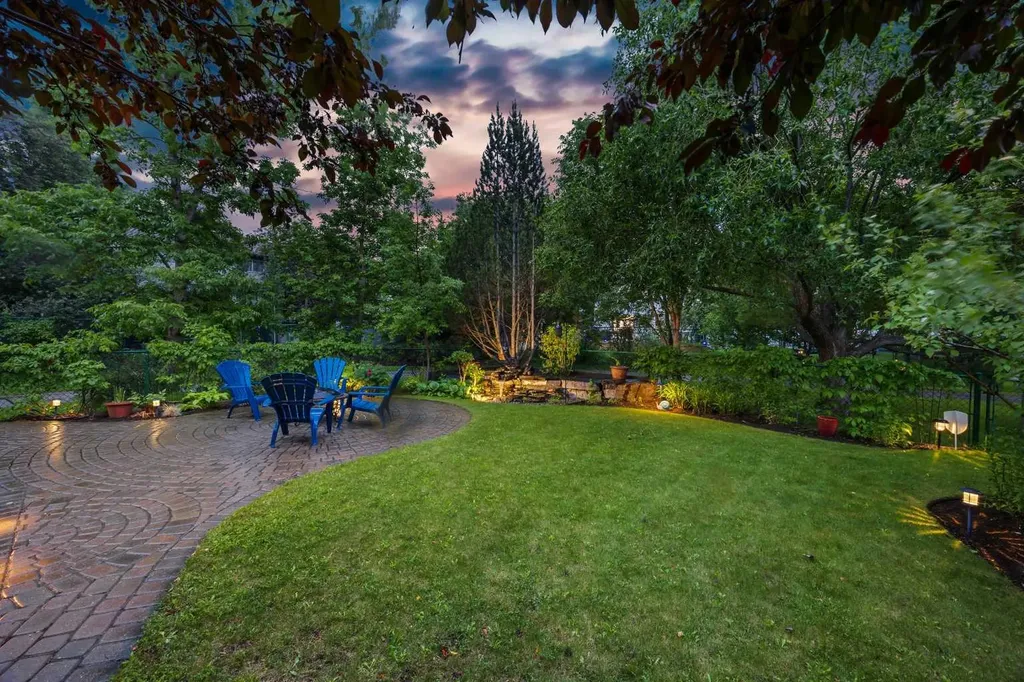 15 Douglas Glen Heights SE Calgary AB T2Z 3T4