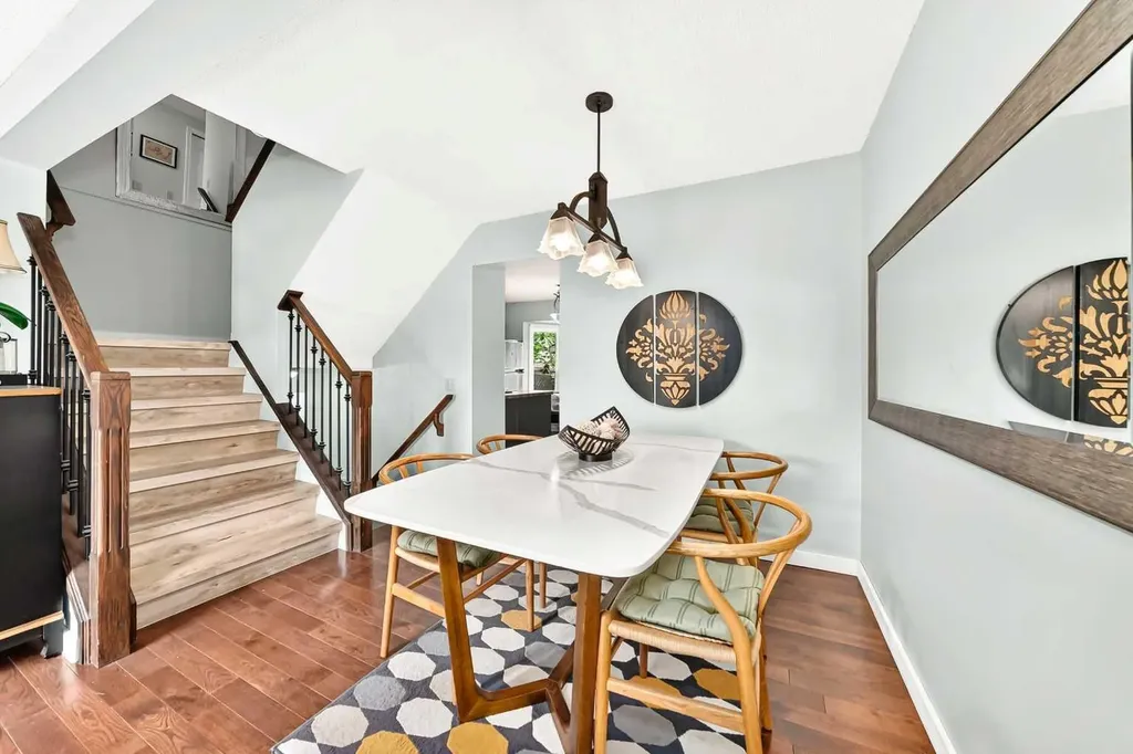 63 Strathcona Crescent SW Calgary AB t3h 1k9