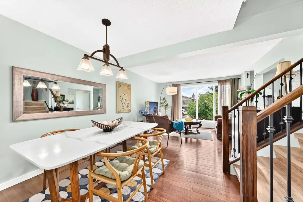 63 Strathcona Crescent SW Calgary AB t3h 1k9