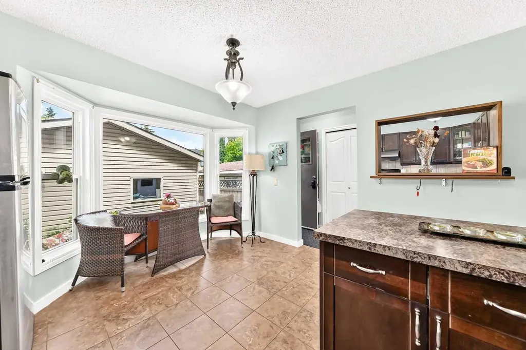 63 Strathcona Crescent SW Calgary AB t3h 1k9