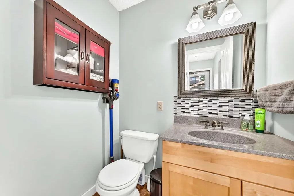63 Strathcona Crescent SW Calgary AB t3h 1k9