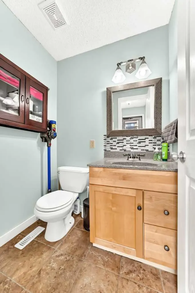 63 Strathcona Crescent SW Calgary AB t3h 1k9