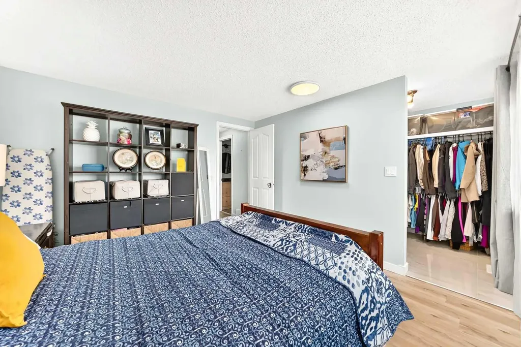 63 Strathcona Crescent SW Calgary AB t3h 1k9