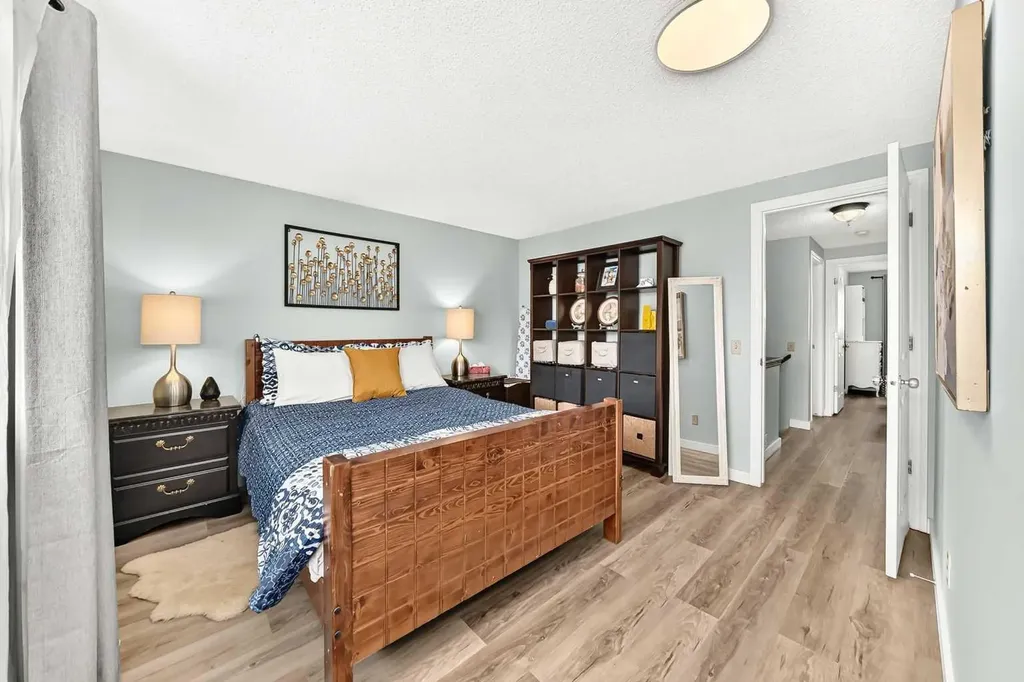 63 Strathcona Crescent SW Calgary AB t3h 1k9