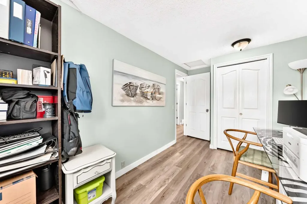 63 Strathcona Crescent SW Calgary AB t3h 1k9