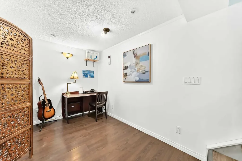 63 Strathcona Crescent SW Calgary AB t3h 1k9