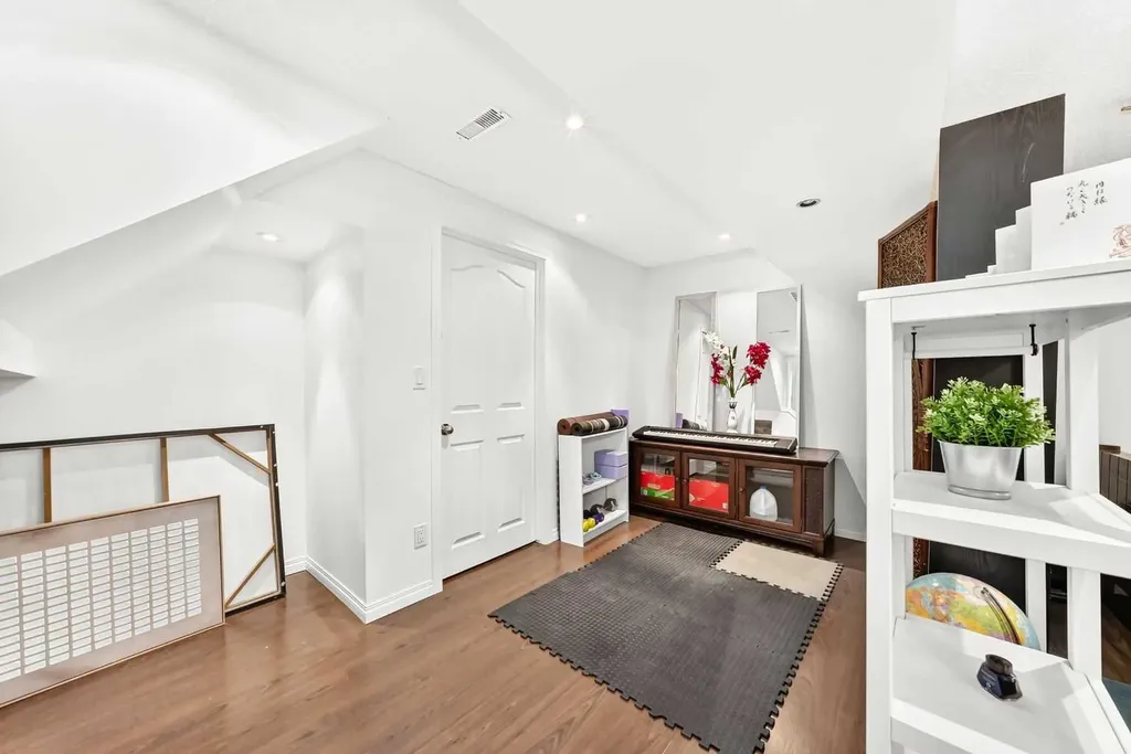 63 Strathcona Crescent SW Calgary AB t3h 1k9