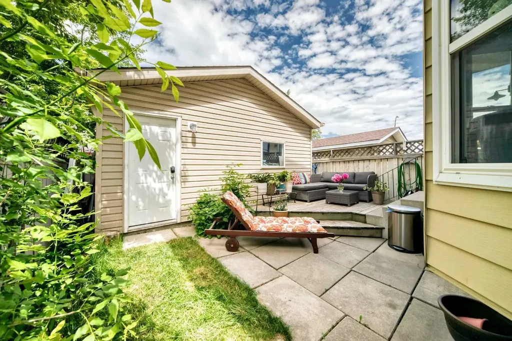63 Strathcona Crescent SW Calgary AB t3h 1k9