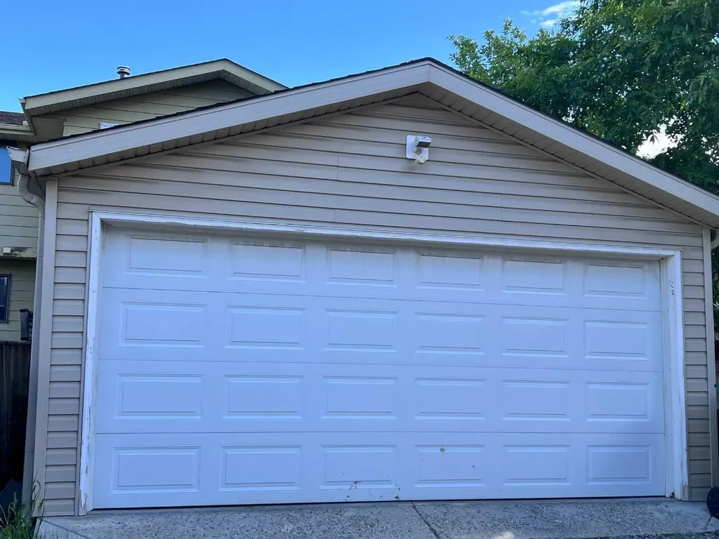 63 Strathcona Crescent SW Calgary AB t3h 1k9