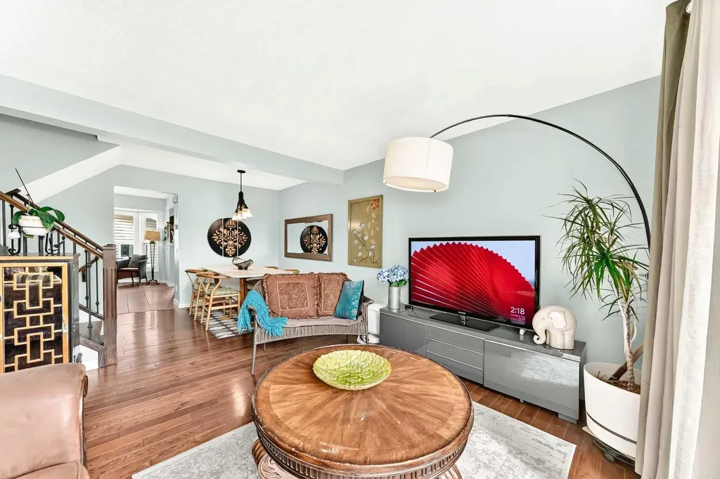 63 Strathcona Crescent SW Calgary AB t3h 1k9