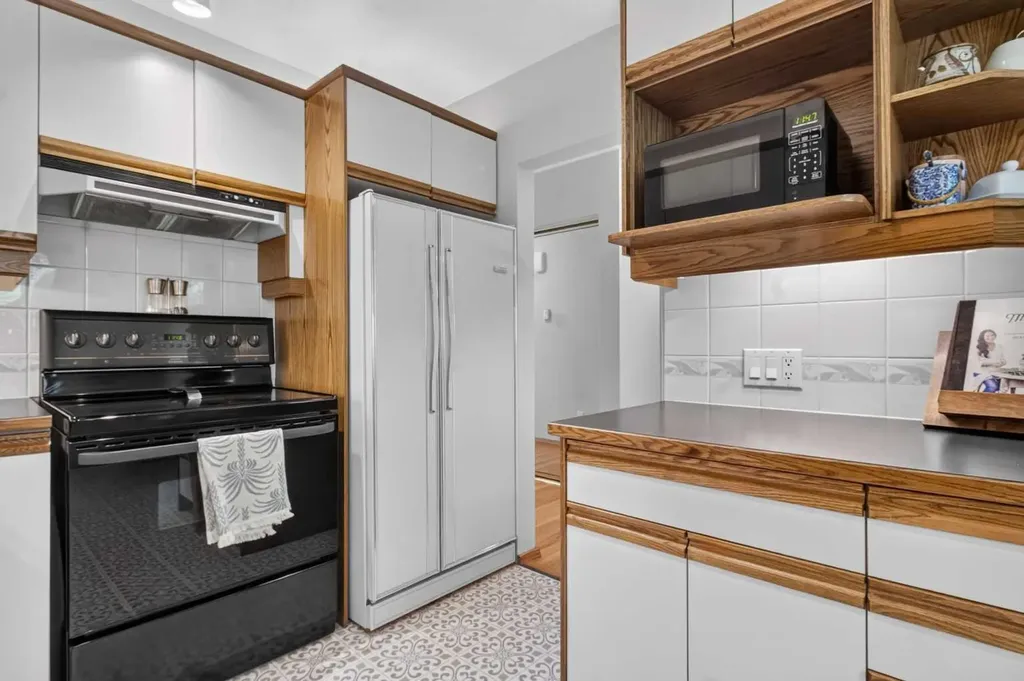 3431 23 Street NW Calgary AB T2L 0T8