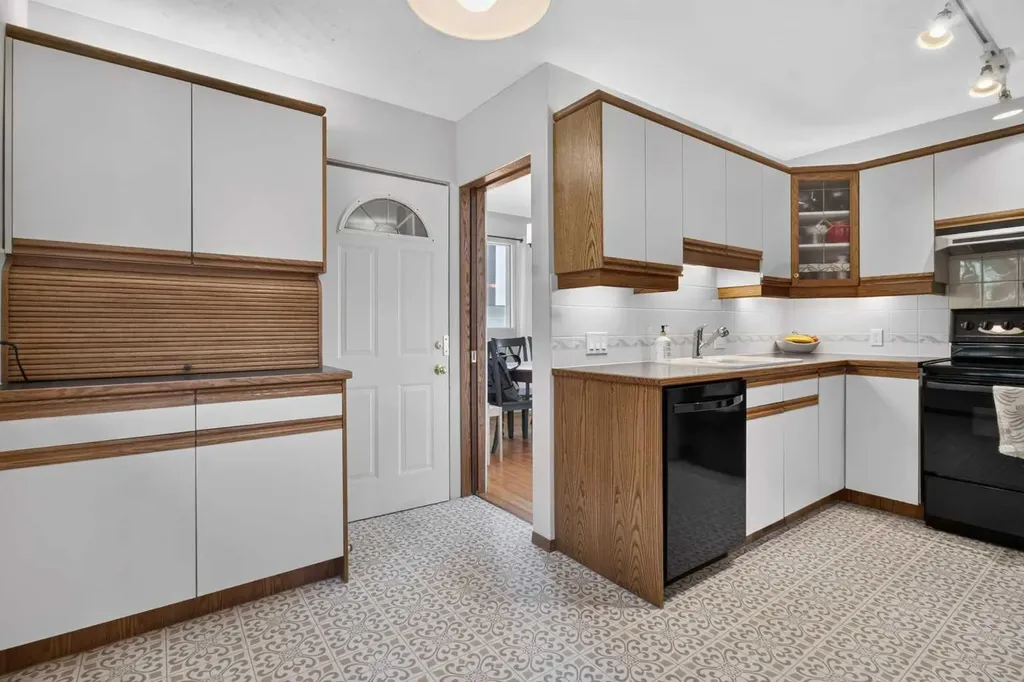 3431 23 Street NW Calgary AB T2L 0T8