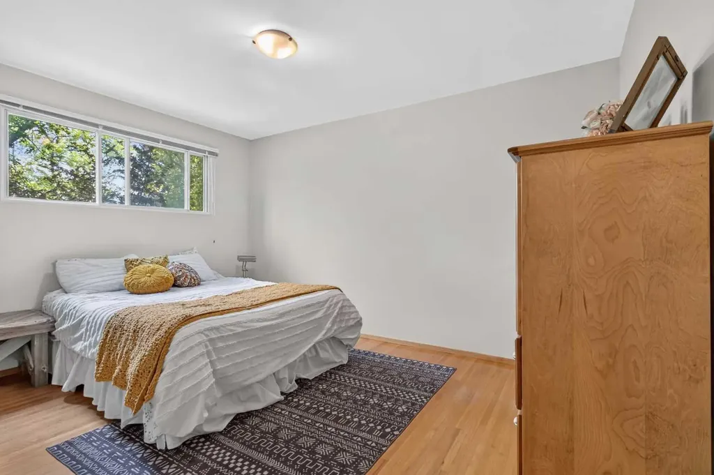 3431 23 Street NW Calgary AB T2L 0T8