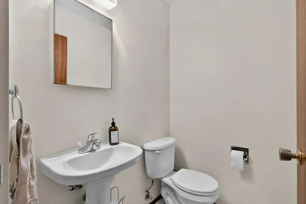 3431 23 Street NW Calgary AB T2L 0T8