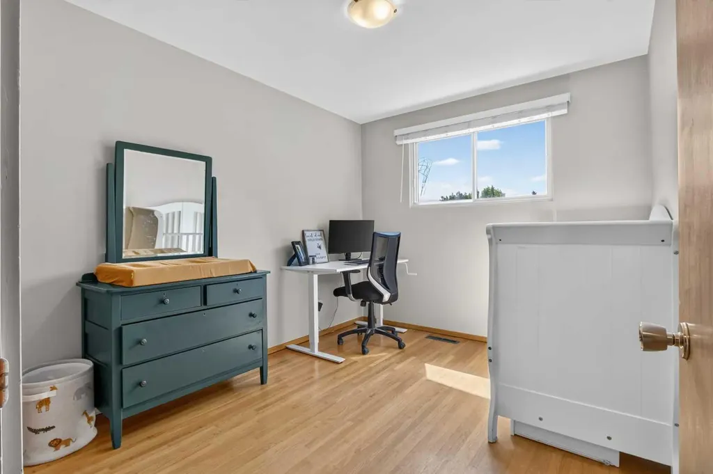 3431 23 Street NW Calgary AB T2L 0T8