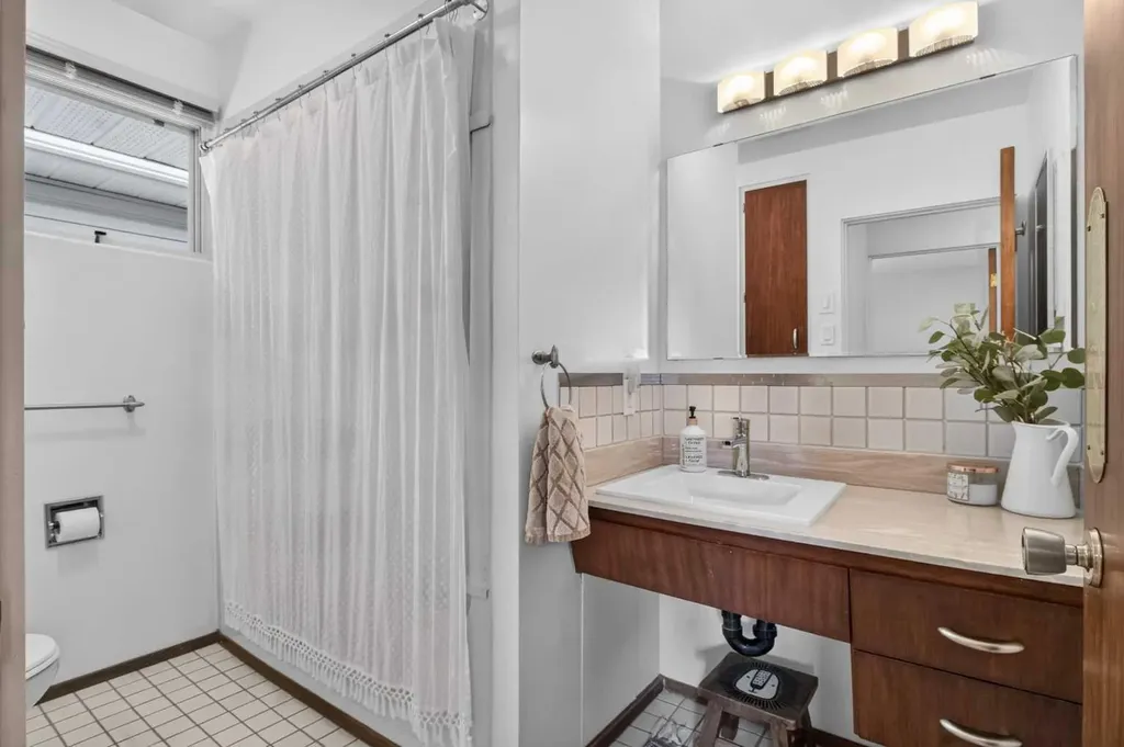 3431 23 Street NW Calgary AB T2L 0T8