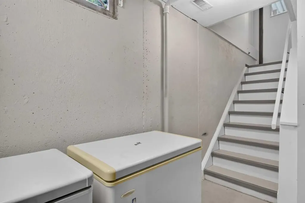 3431 23 Street NW Calgary AB T2L 0T8