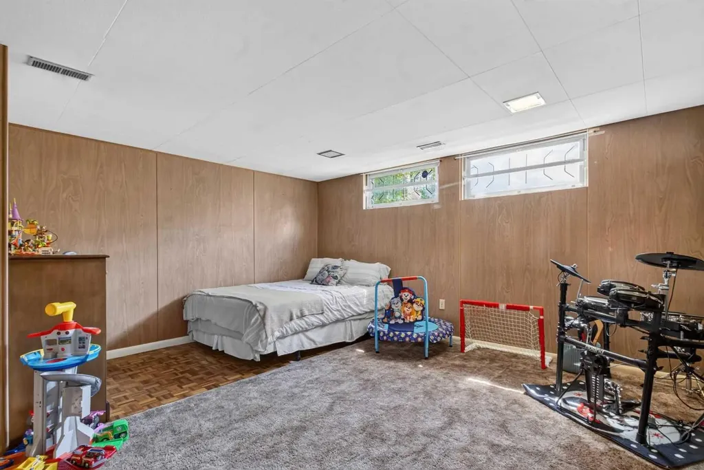 3431 23 Street NW Calgary AB T2L 0T8