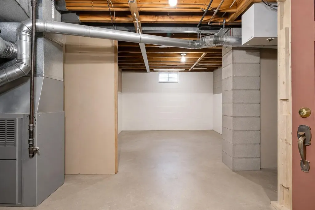 3431 23 Street NW Calgary AB T2L 0T8