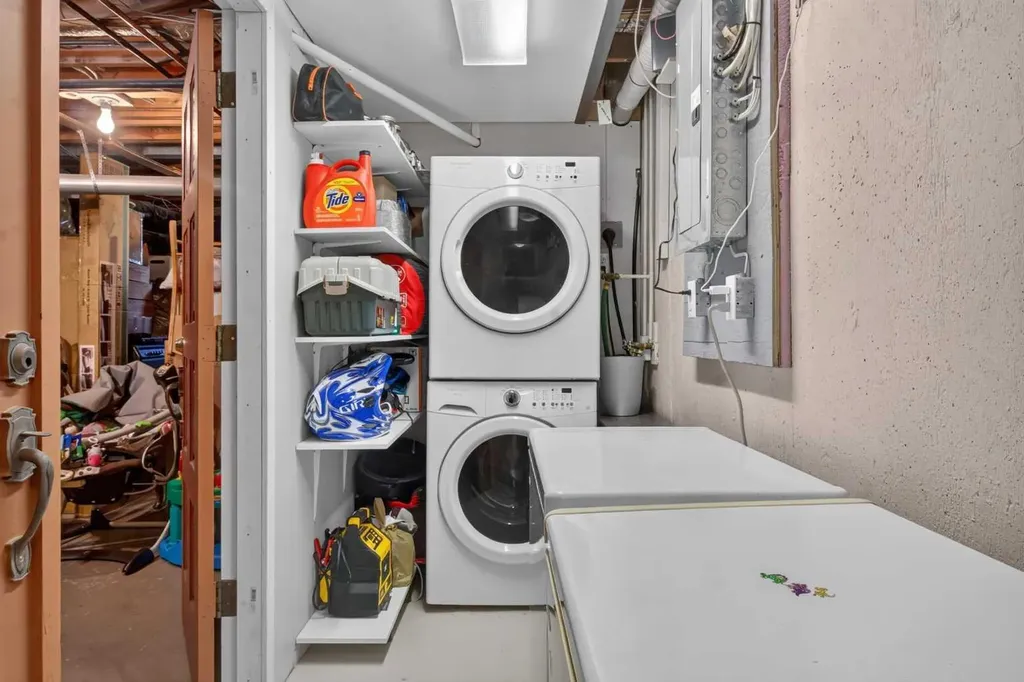 3431 23 Street NW Calgary AB T2L 0T8