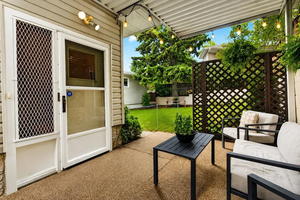 3431 23 Street NW Calgary AB T2L 0T8